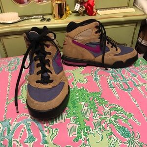NIKE Womens Vintage 1992 Caldera High Top Leather Hiking Boots, Sneaker Size 8.5